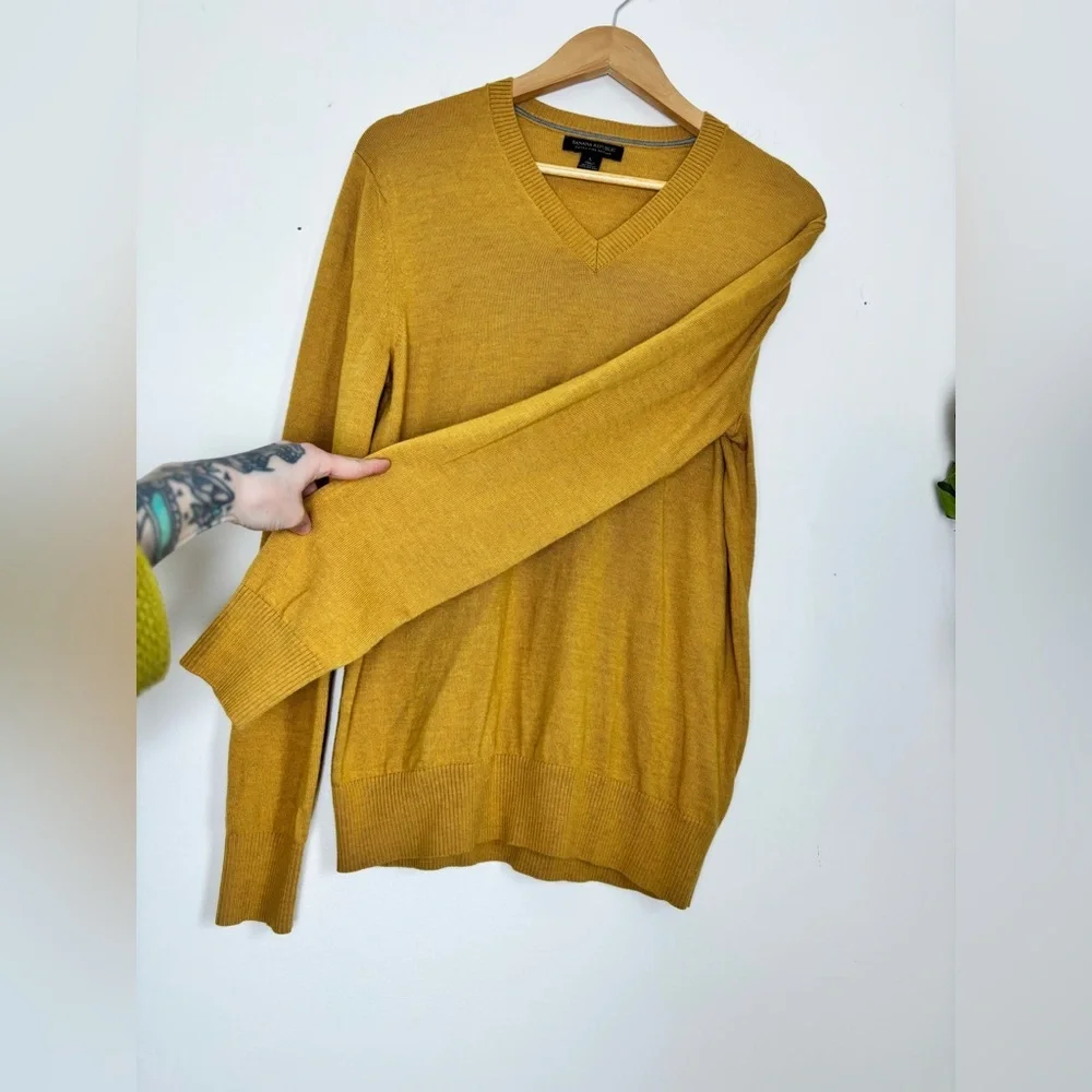 Banana Republic Washable Merino Wool Vneck In Mustard